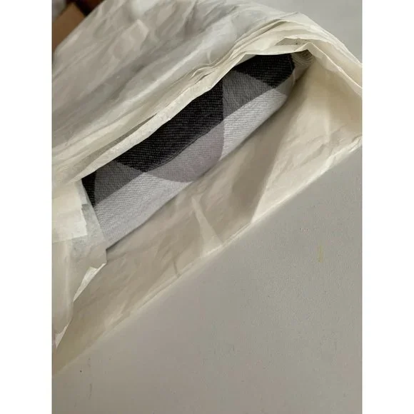 NWT! J Crew Gray Triangle Geometric Scarf Wrap Made in Italy Cotton Wool Blend - Picture 5 of 5